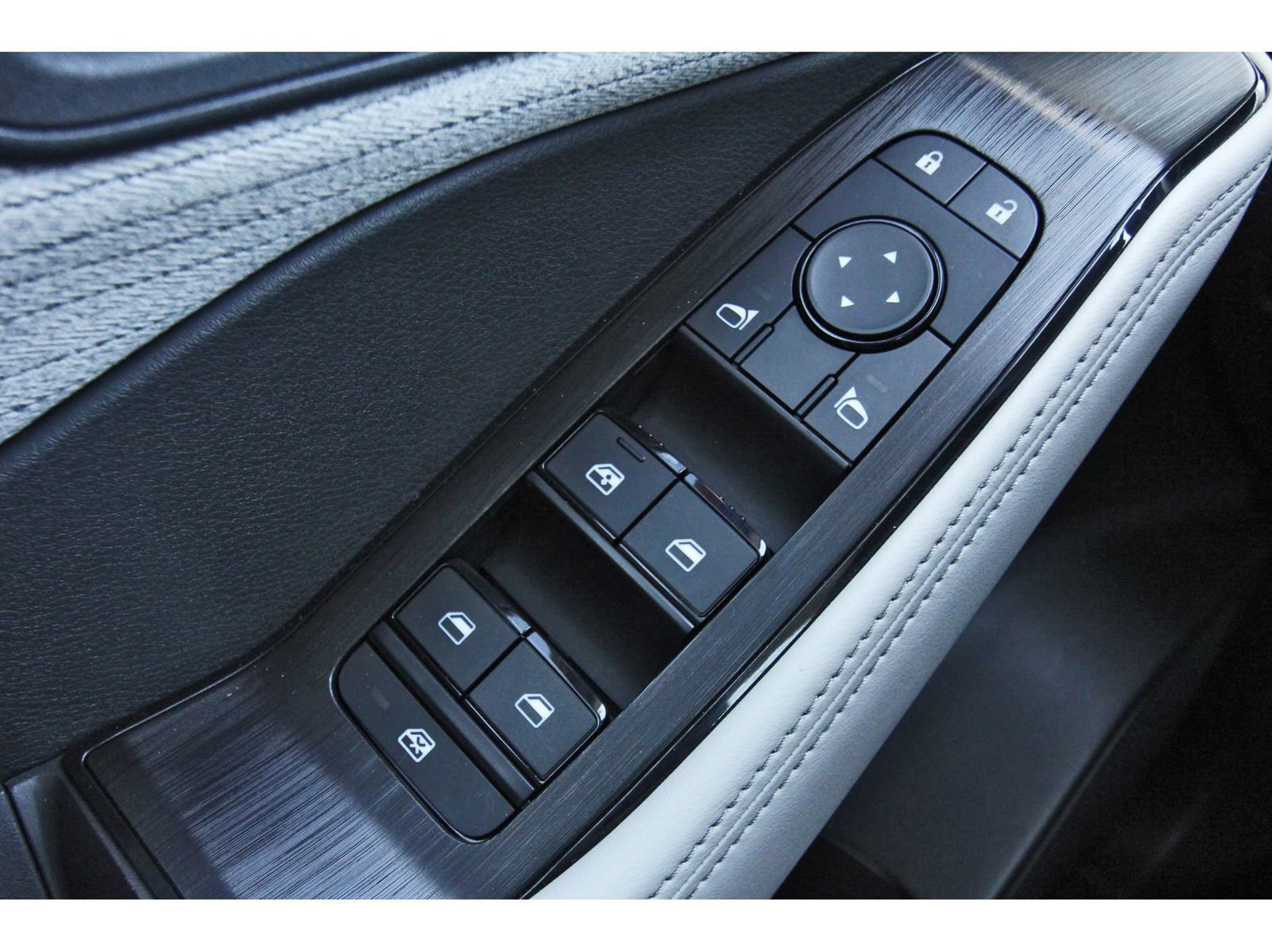 Used 2021 Nissan Rogue SV image 22