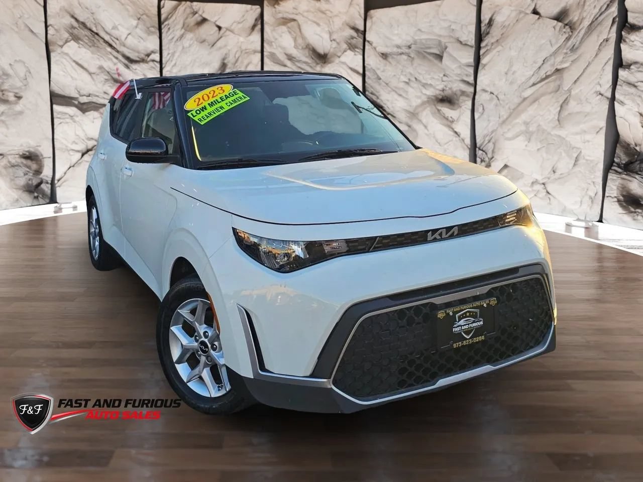 Used 2023 Kia Soul S FWD image 1