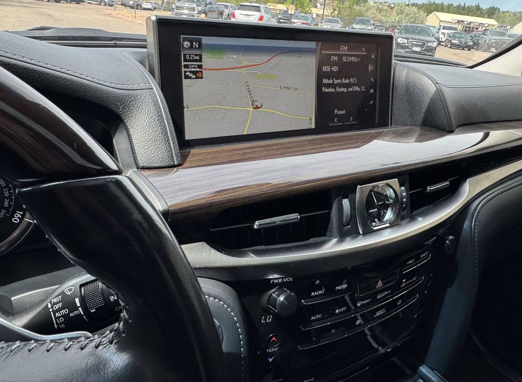 Used 2018 Lexus LX 570 4WD image 22