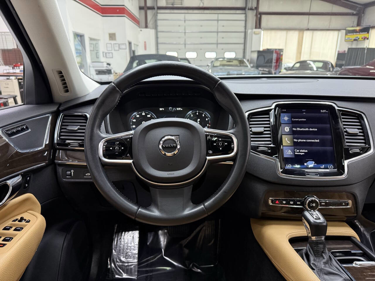 Used 2016 Volvo XC90 T6 Momentum w/ Momentum Plus Package image 21