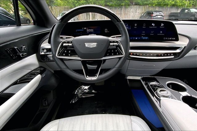 Used 2024 Cadillac Lyriq Luxury AWD/4WD image 4