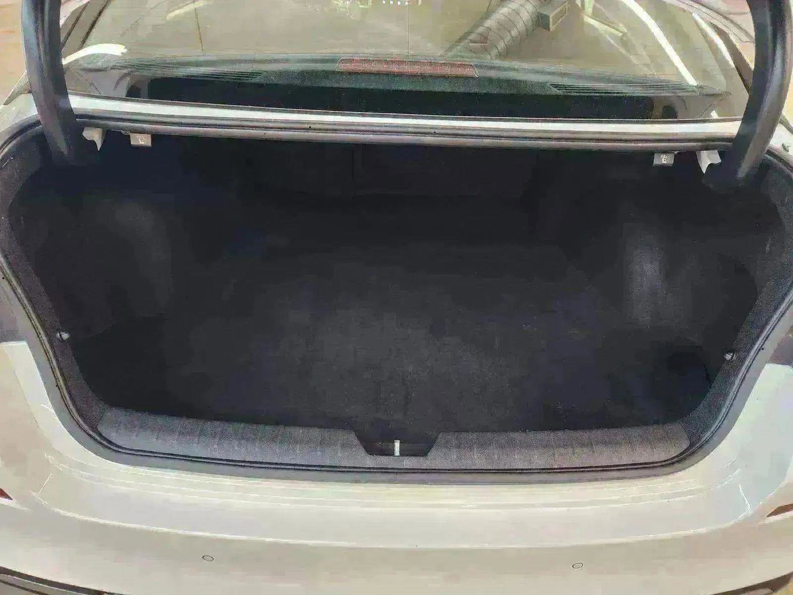 Used 2020 Kia Optima LX image 33