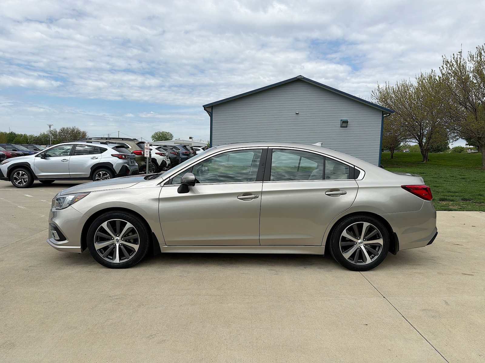Used 2019 Subaru Legacy 2.5i Limited w/ Popular Package #2A AWD/4WD image 3