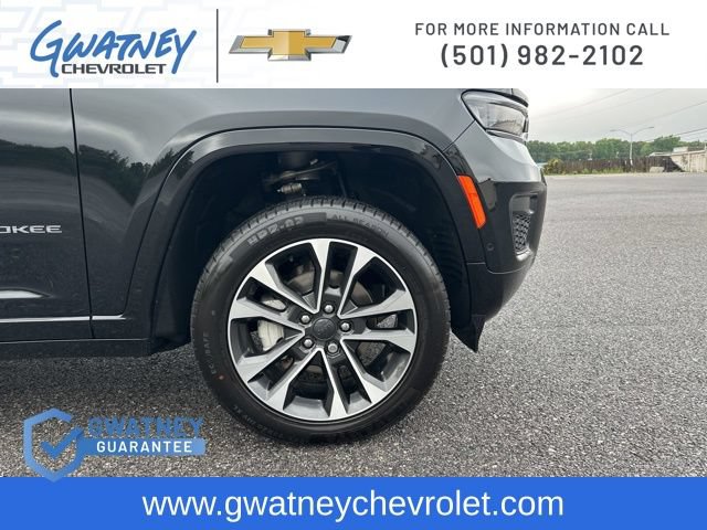 Used 2023 Jeep Grand Cherokee Overland w/ Luxury Tech Group IV AWD/4WD image 12
