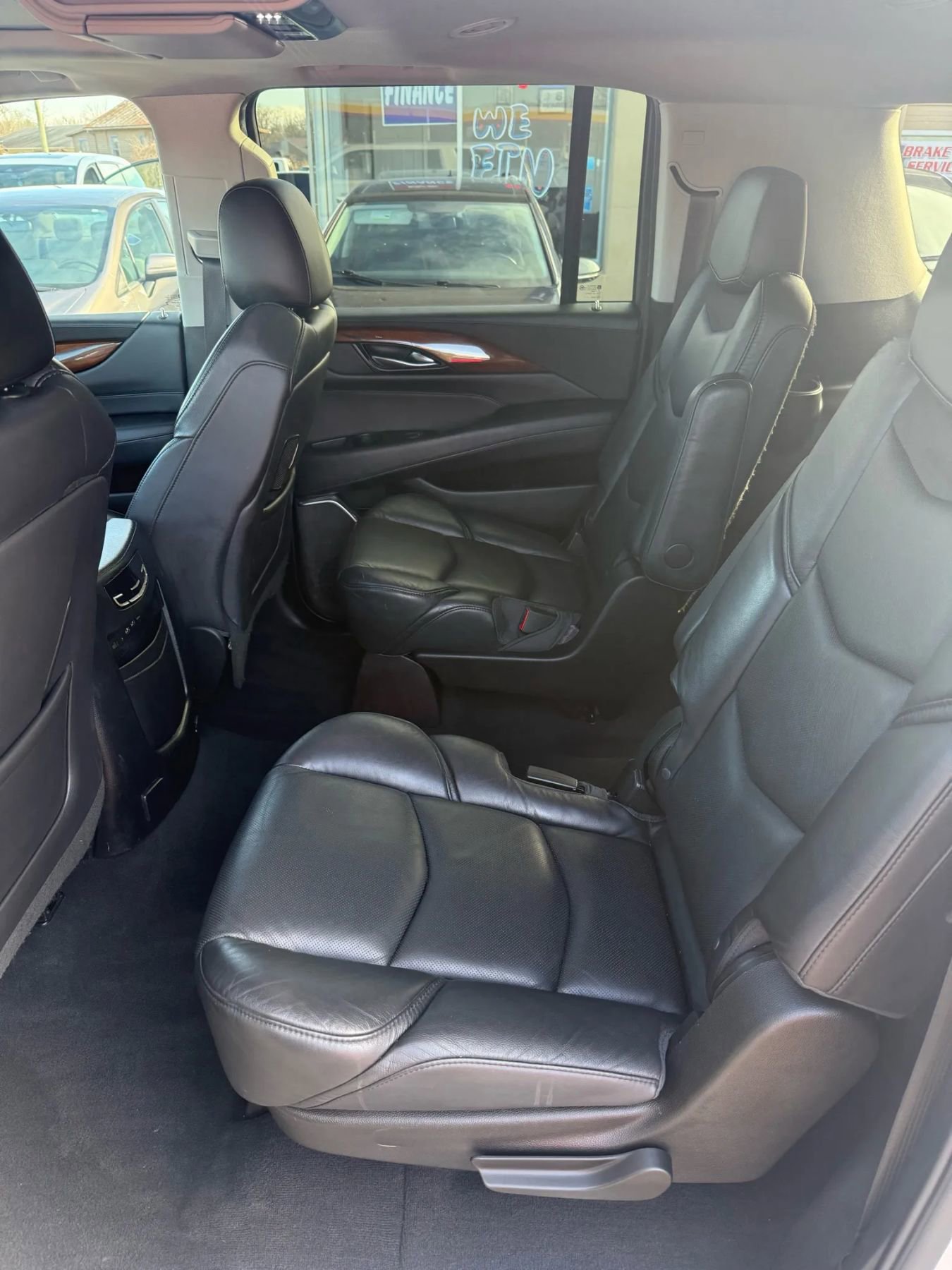 Used 2017 Cadillac Escalade ESV Luxury image 17