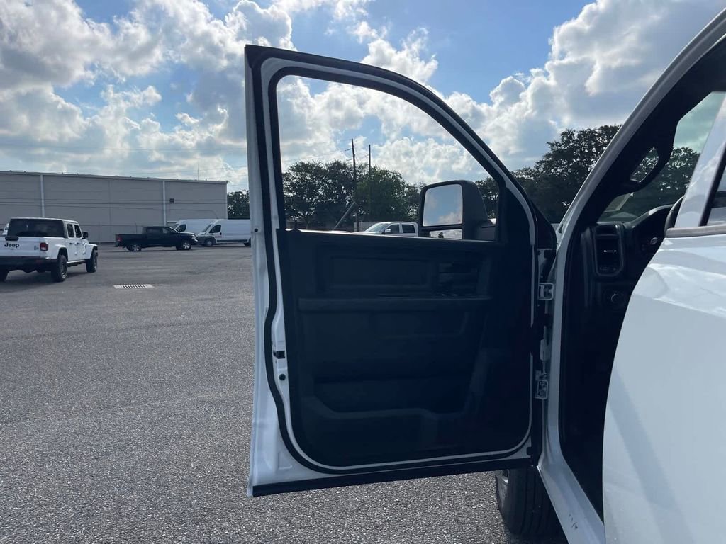 Used 2024 RAM 3500 Tradesman w/ Chrome Appearance Group image 15