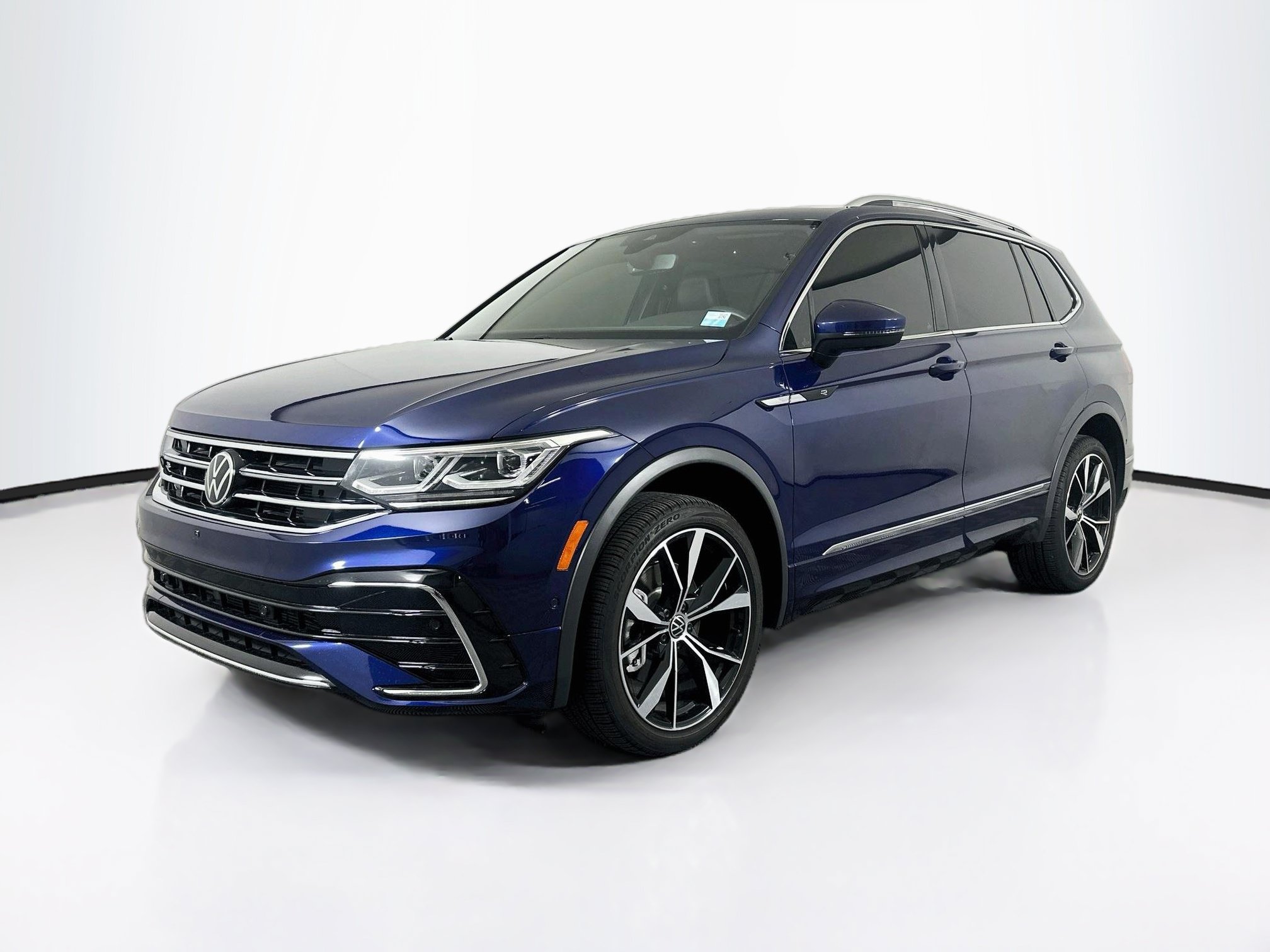 Used 2024 Volkswagen Tiguan SEL R-Line AWD/4WD image 3