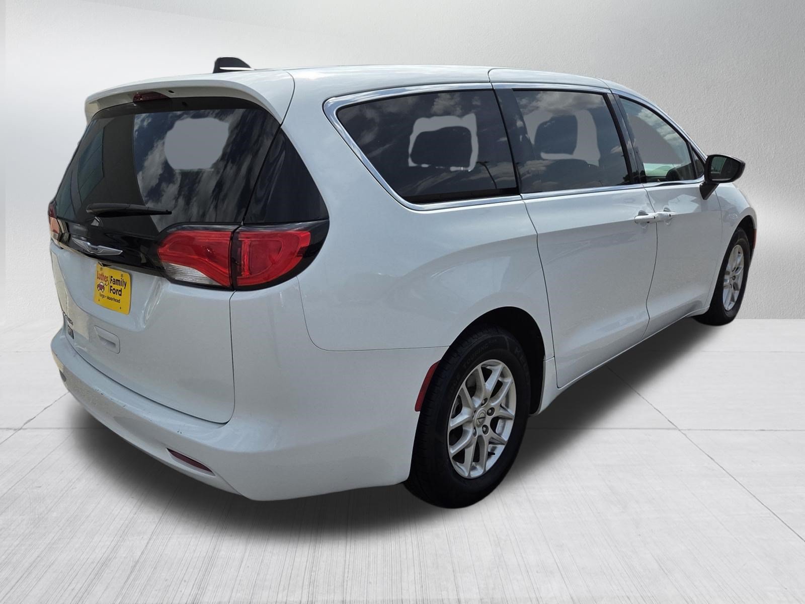 Used 2024 Chrysler Voyager LX FWD image 7