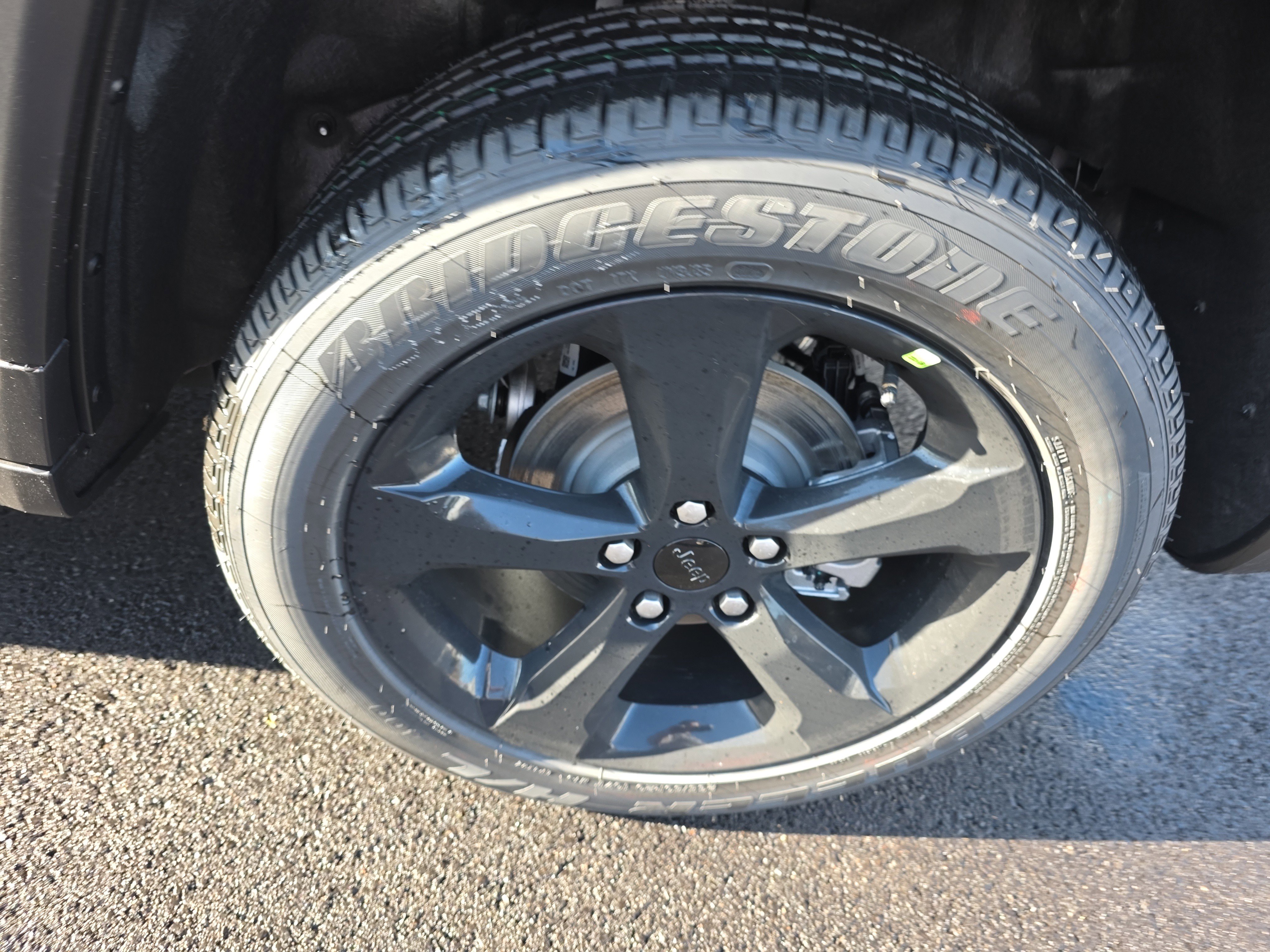 New 2025 Jeep Grand Cherokee Altitude image 30