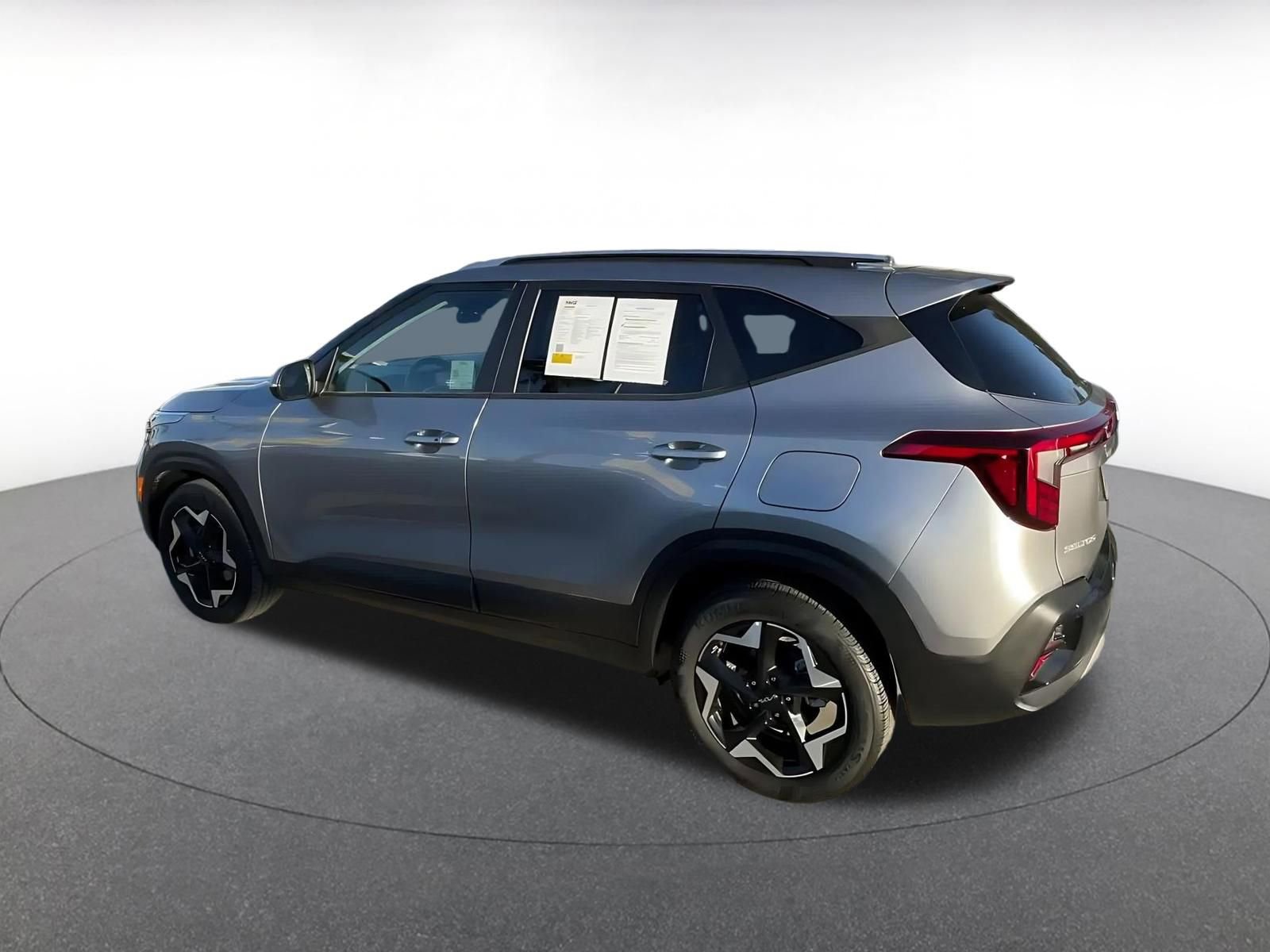 Used 2025 Kia Seltos S image 10