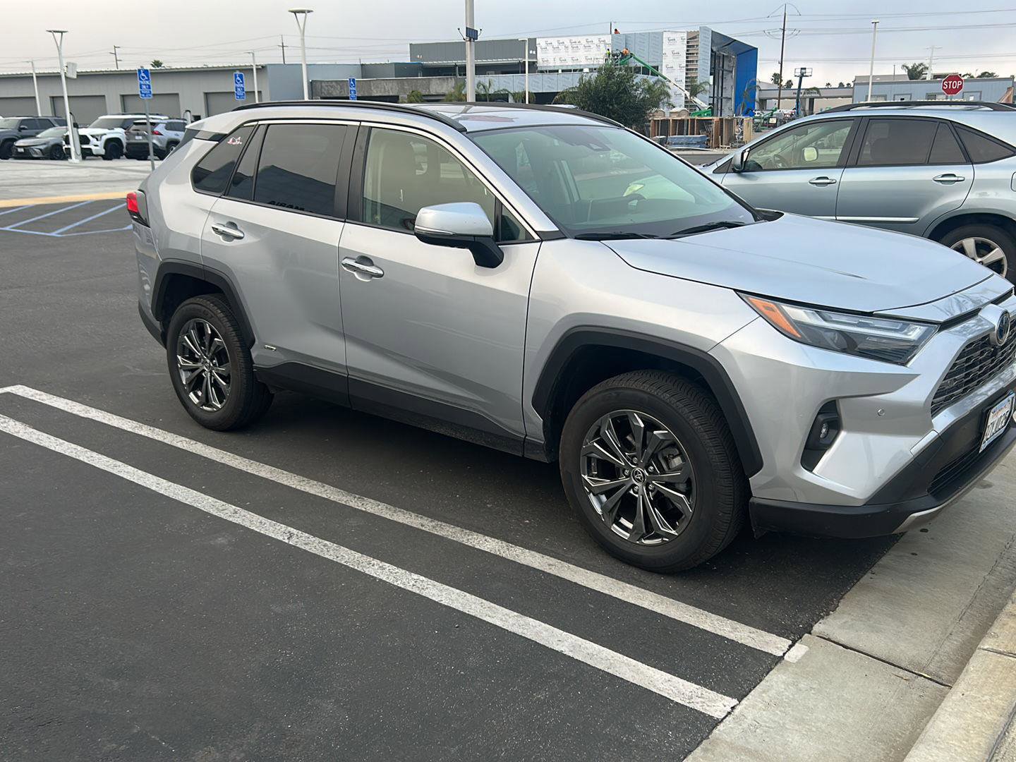 Used 2022 Toyota RAV4 Limited image 4