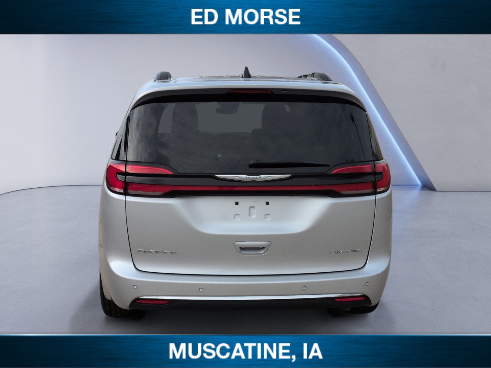 Used 2023 Chrysler Pacifica Limited FWD image 4