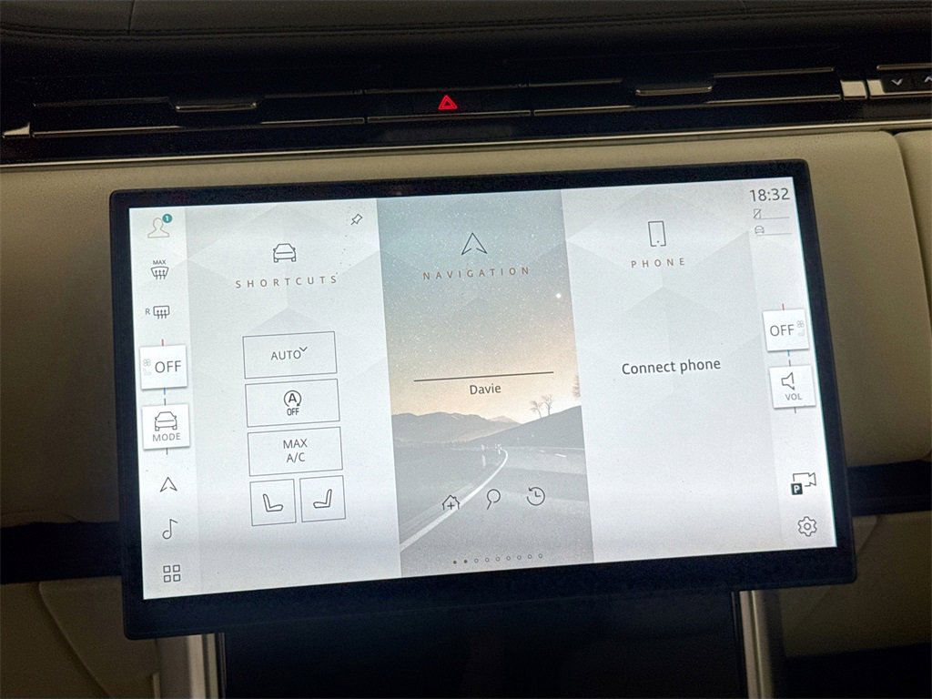 New 2025 Land Rover Range Rover Long Wheelbase SE image 15