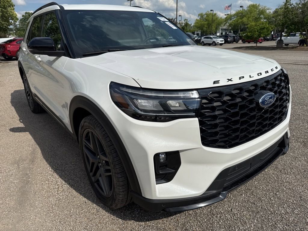 Used 2025 Ford Explorer ST AWD/4WD image 12