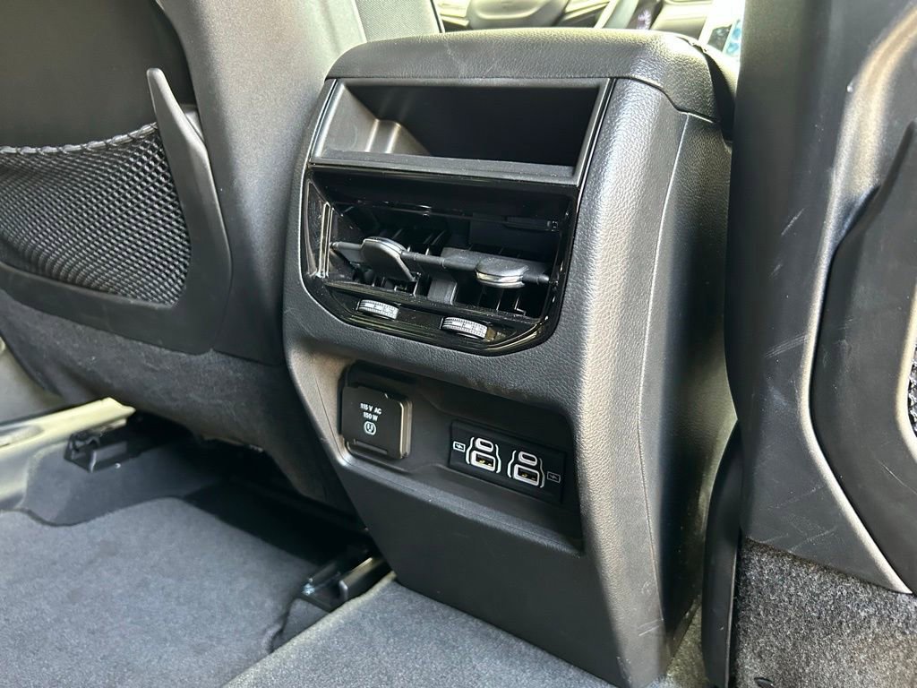 Used 2024 Jeep Grand Cherokee Altitude image 36