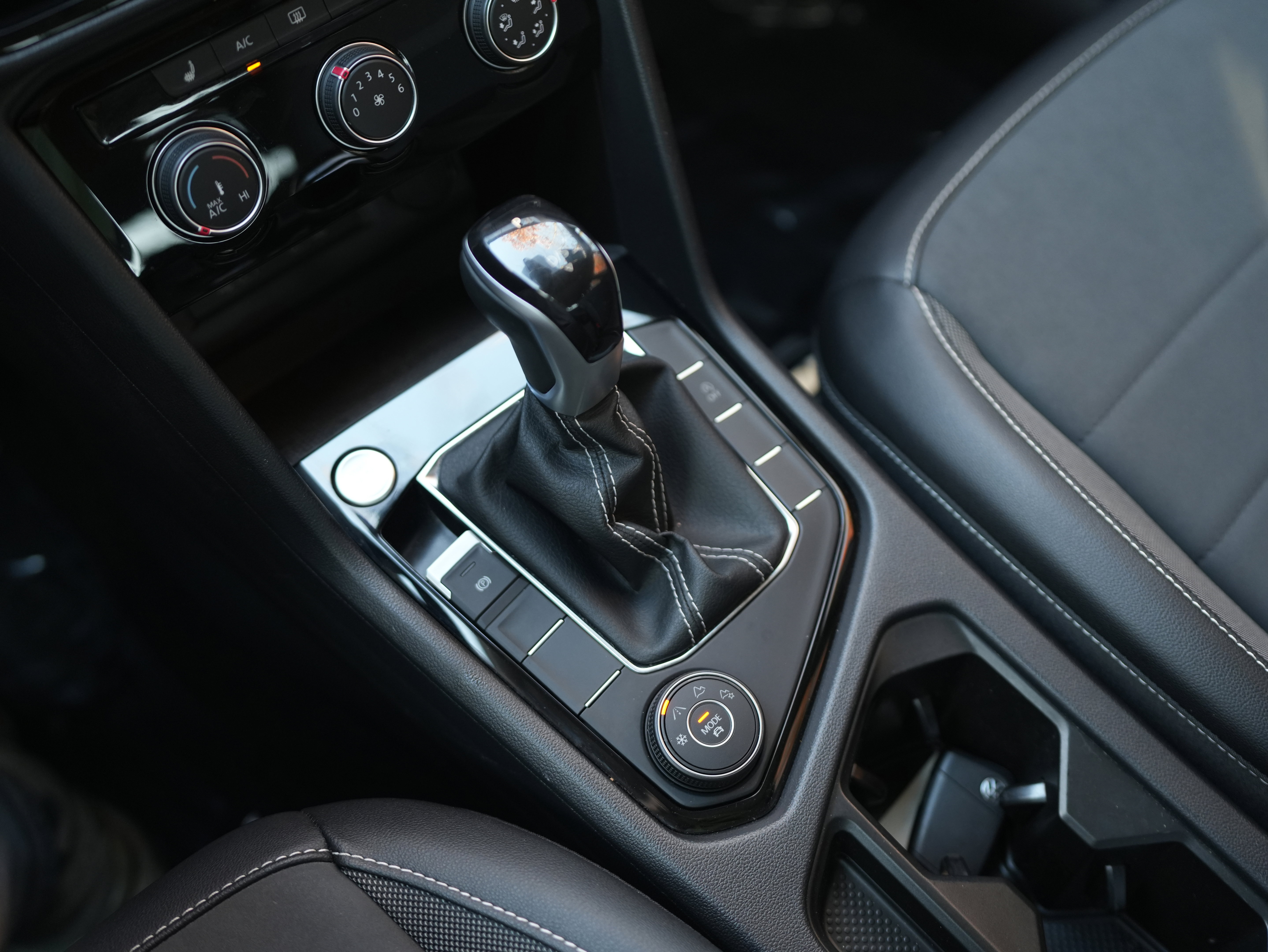 Used 2023 Volkswagen Taos SE w/ Panoramic Sunroof Package image 15