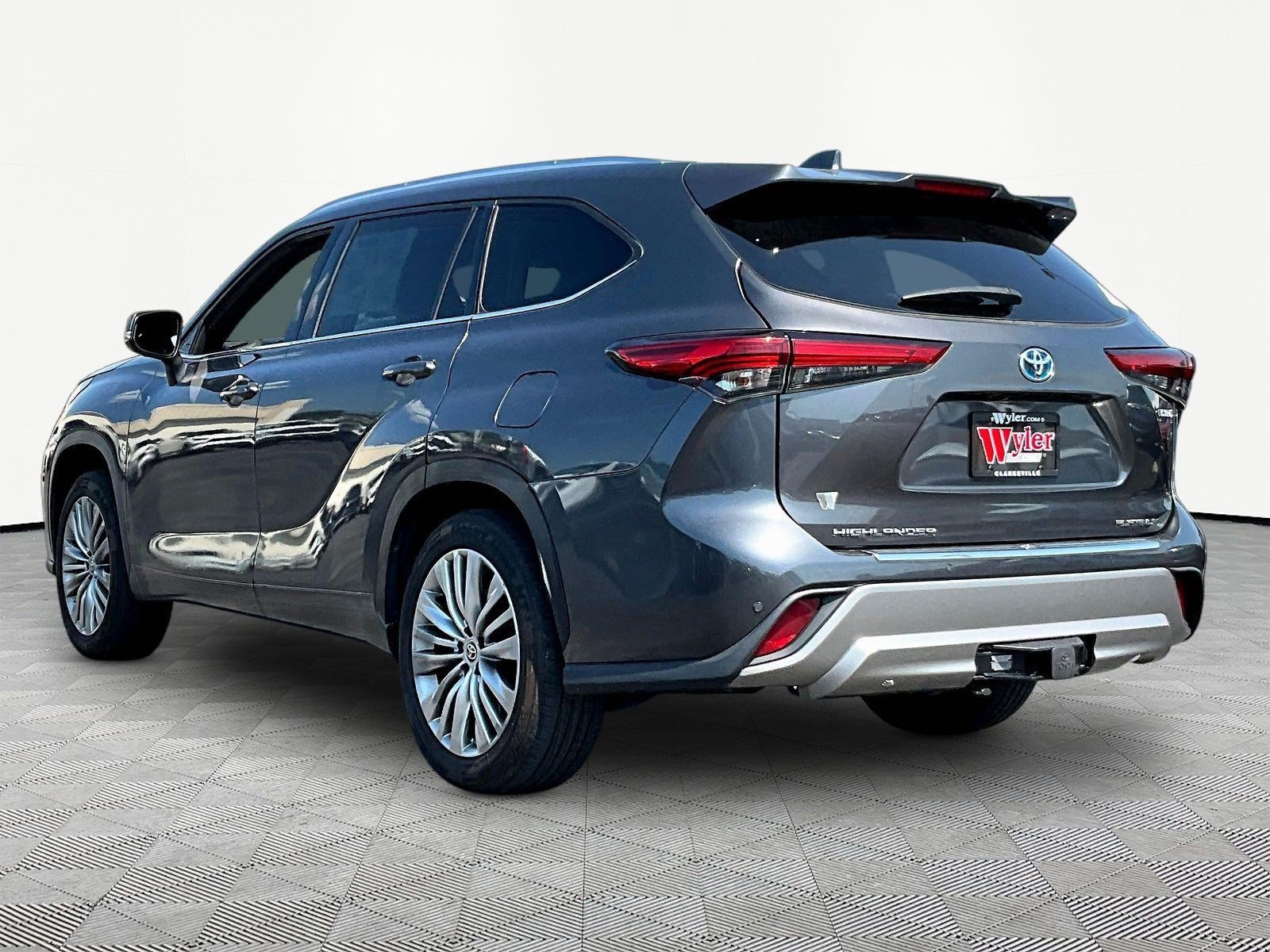 Used 2022 Toyota Highlander Platinum FWD image 4