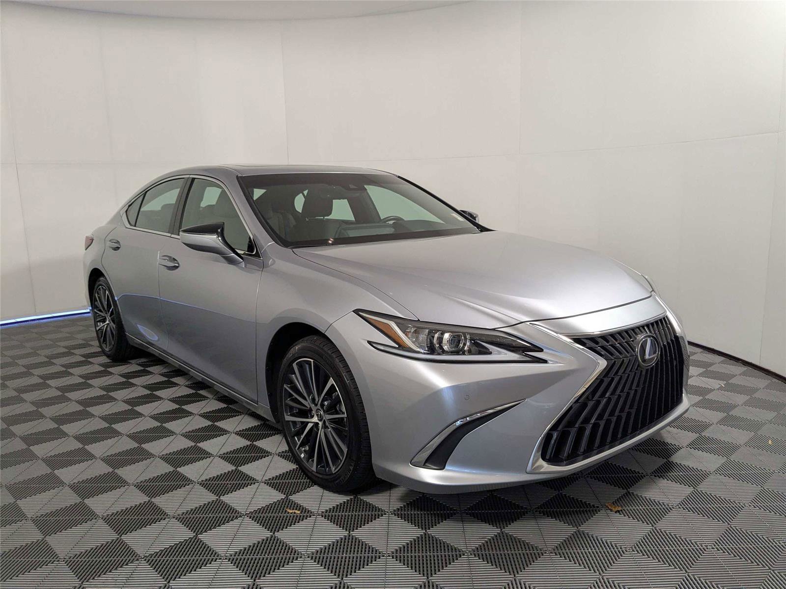 Used 2025 Lexus ES 350 w/ Premium Package FWD image 3