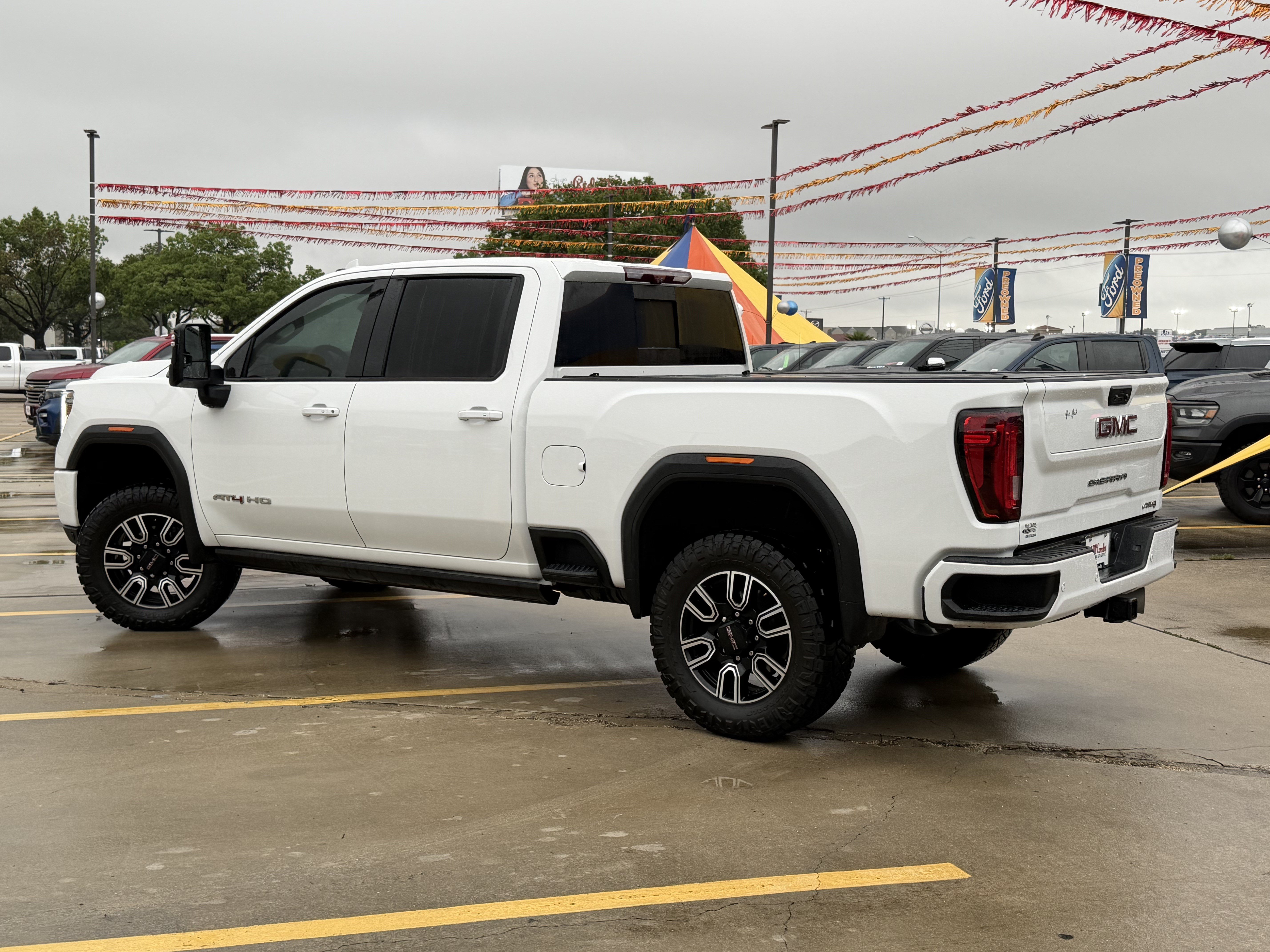 Used 2023 GMC Sierra 2500 AT4 w/ AT4 Premium Plus Package AWD/4WD image 11