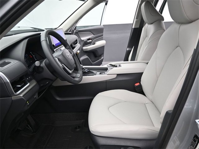 New 2026 Toyota Grand Highlander XLE image 11