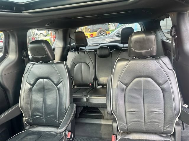 Used 2019 Chrysler Pacifica Limited w/ S Appearance Package FWD image 25