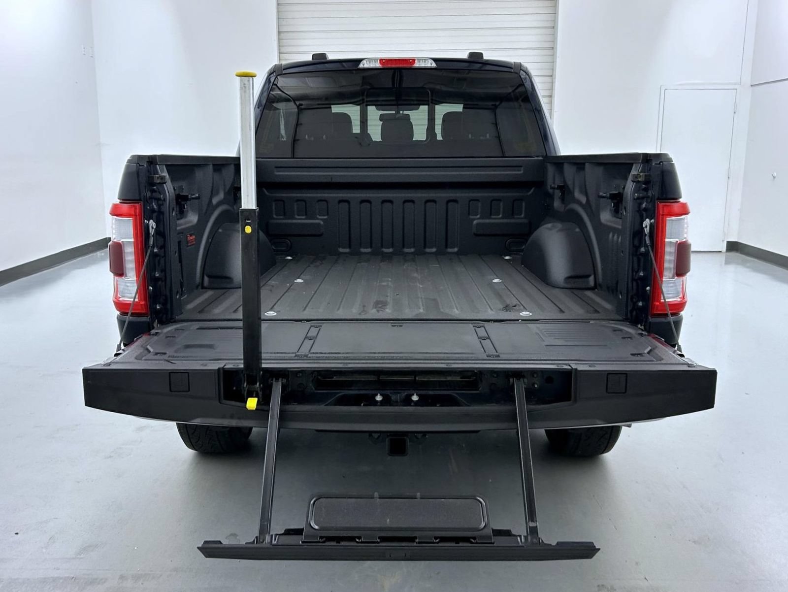 Used 2023 Ford F150 Lariat w/ Trailer Tow Package AWD/4WD image 22