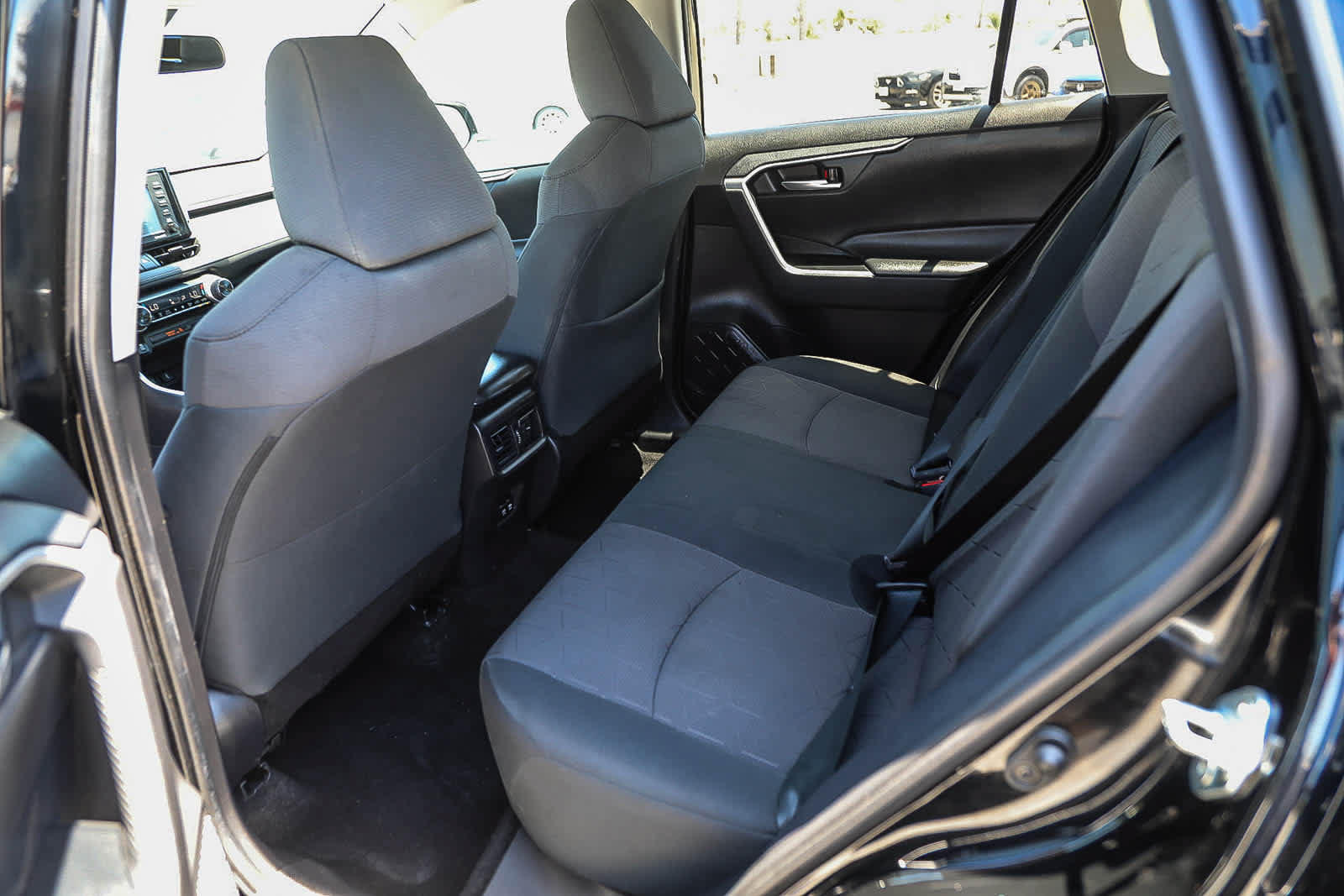 Certified 2020 Toyota RAV4 XLE w/ Carpet Mat Package FWD image 17