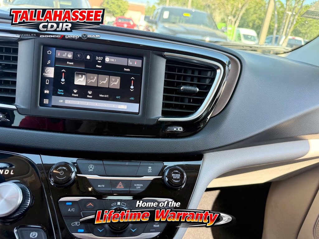 Used 2023 Chrysler Voyager LX FWD image 32