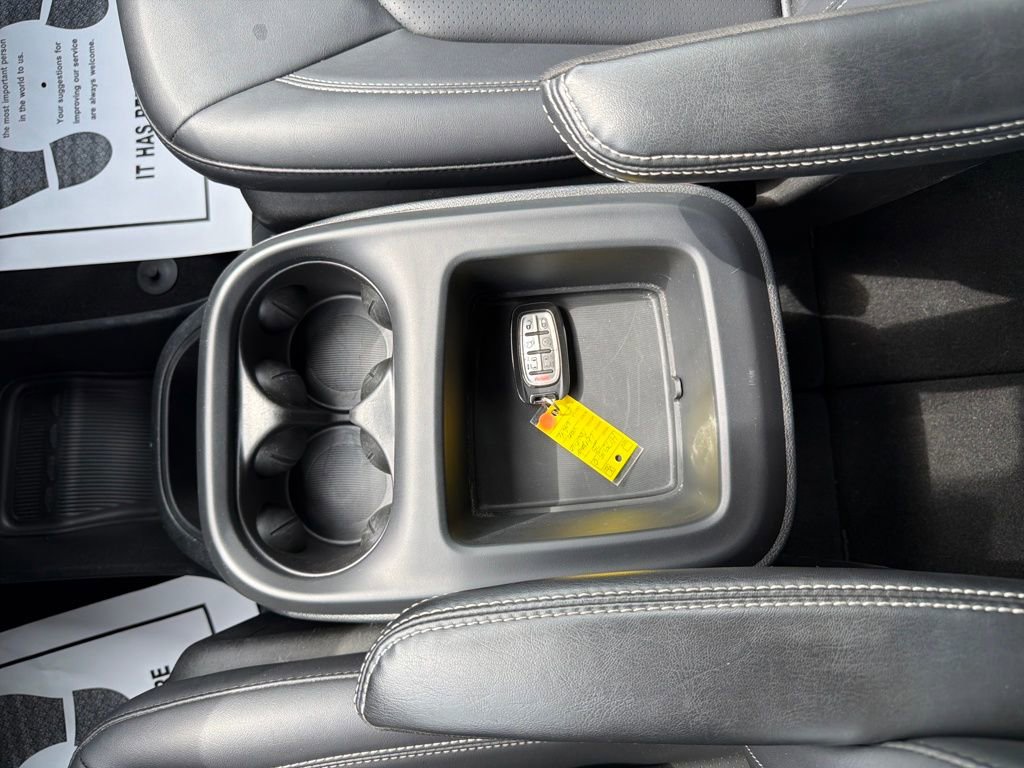 Used 2025 Chrysler Pacifica Select image 24