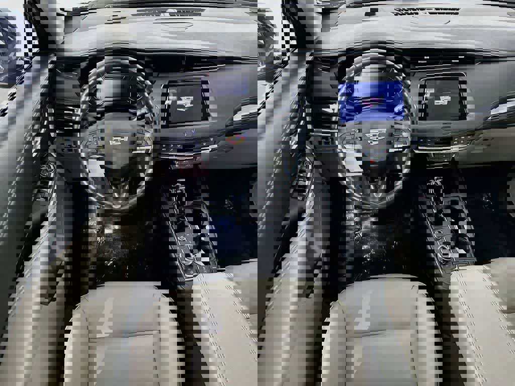 Used 2022 Cadillac XT4 Luxury w/ Cold Weather Package AWD/4WD image 10