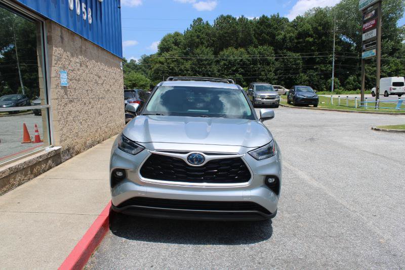 Used 2021 Toyota Highlander LE FWD image 2