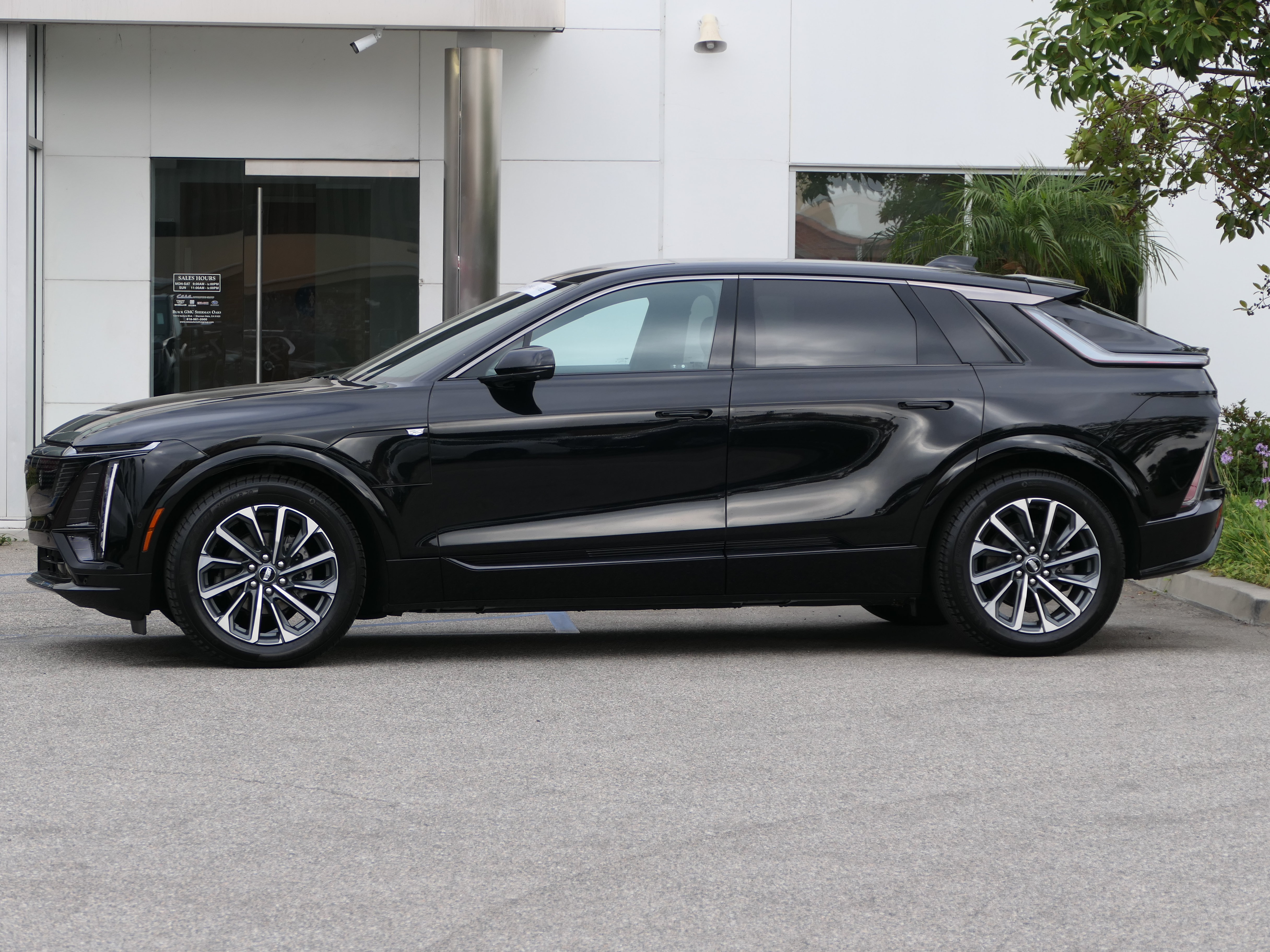 Certified 2024 Cadillac Lyriq Sport AWD/4WD image 2