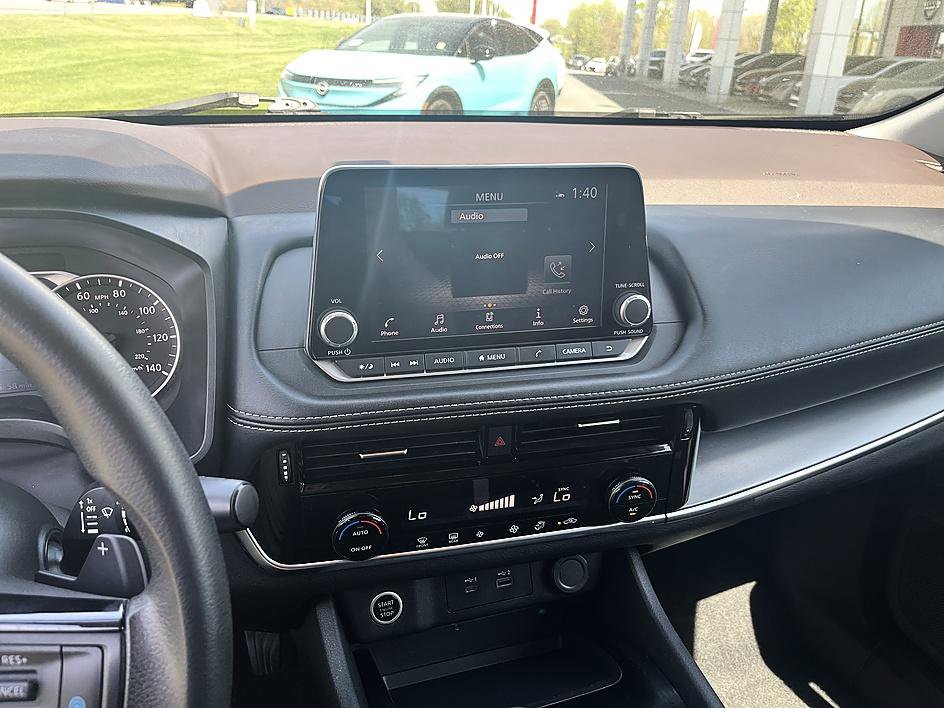 Certified 2022 Nissan Rogue SV image 16