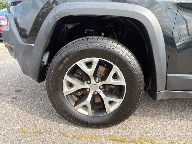 Used 2014 Jeep Cherokee Trailhawk w/ Comfort/Convenience Group AWD/4WD image 34