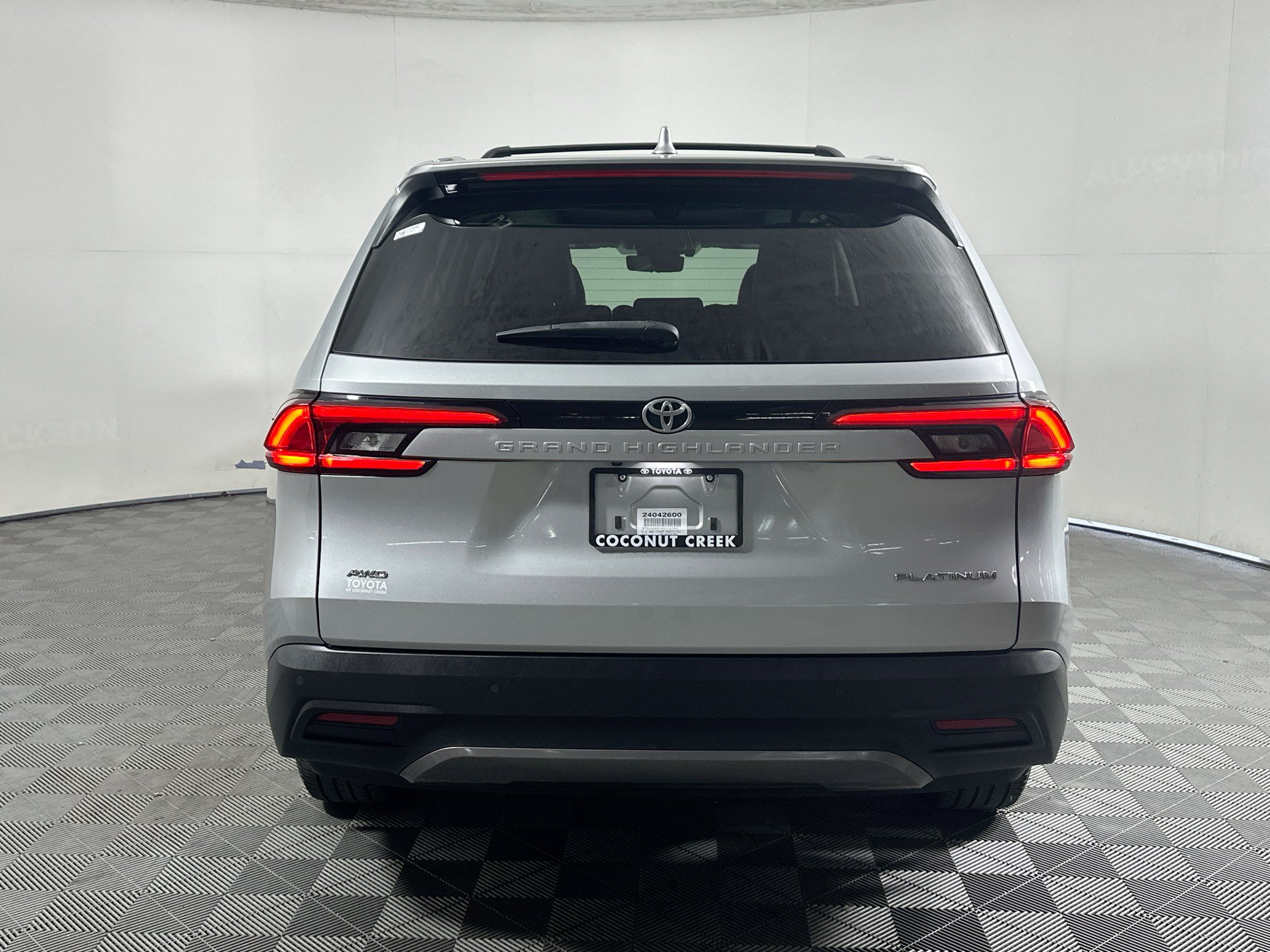 Used 2024 Toyota Grand Highlander AWD image 4
