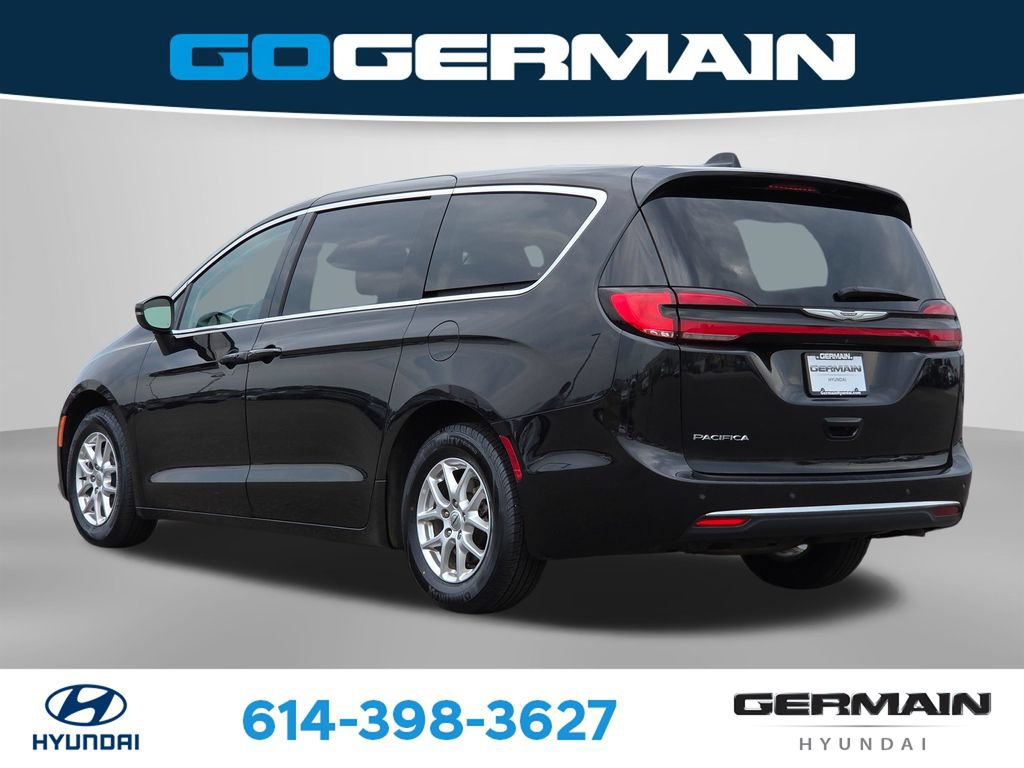 Used 2023 Chrysler Pacifica Touring-L FWD image 10