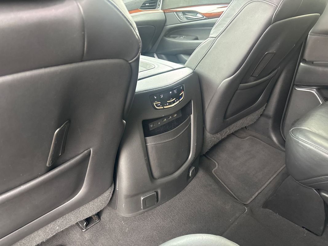 Used 2019 Cadillac Escalade ESV Premium Luxury image 17