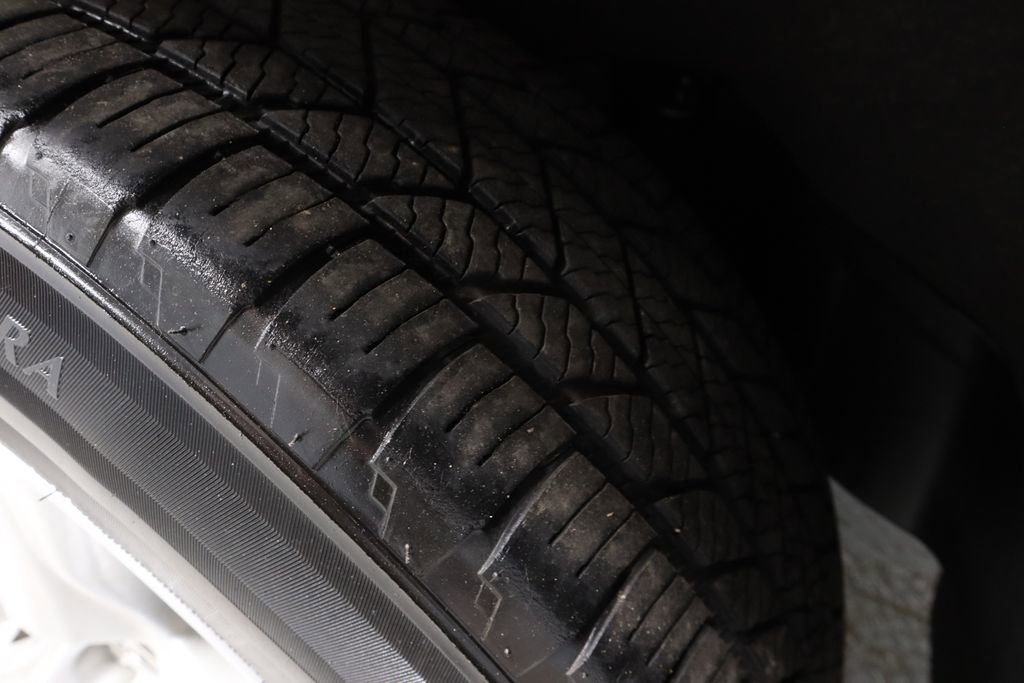 Used 2021 Toyota Highlander LE image 19