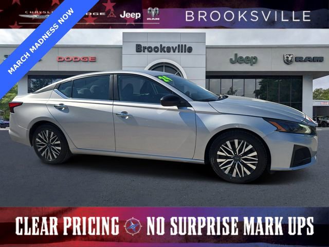 Used 2024 Nissan Altima 2.5 SV image 1