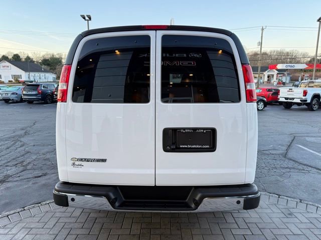 Used 2025 Chevrolet Express 3500 LS w/ Chrome Appearance Package image 10