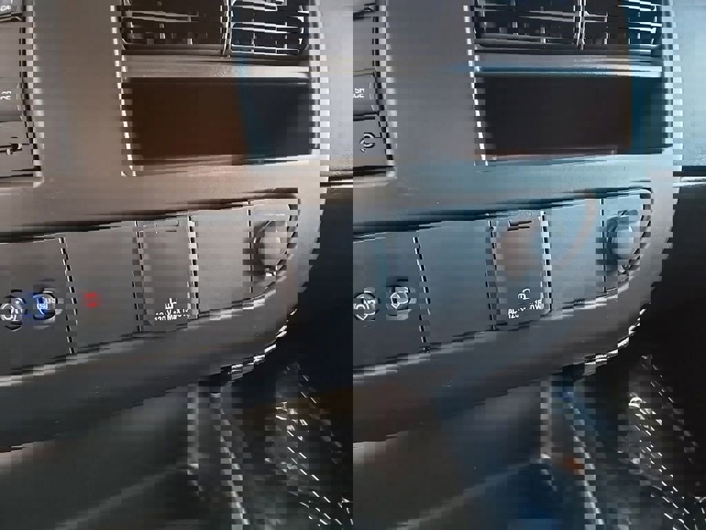 Used 2024 GMC Savana 2500 w/ Driver Convenience Package image 15