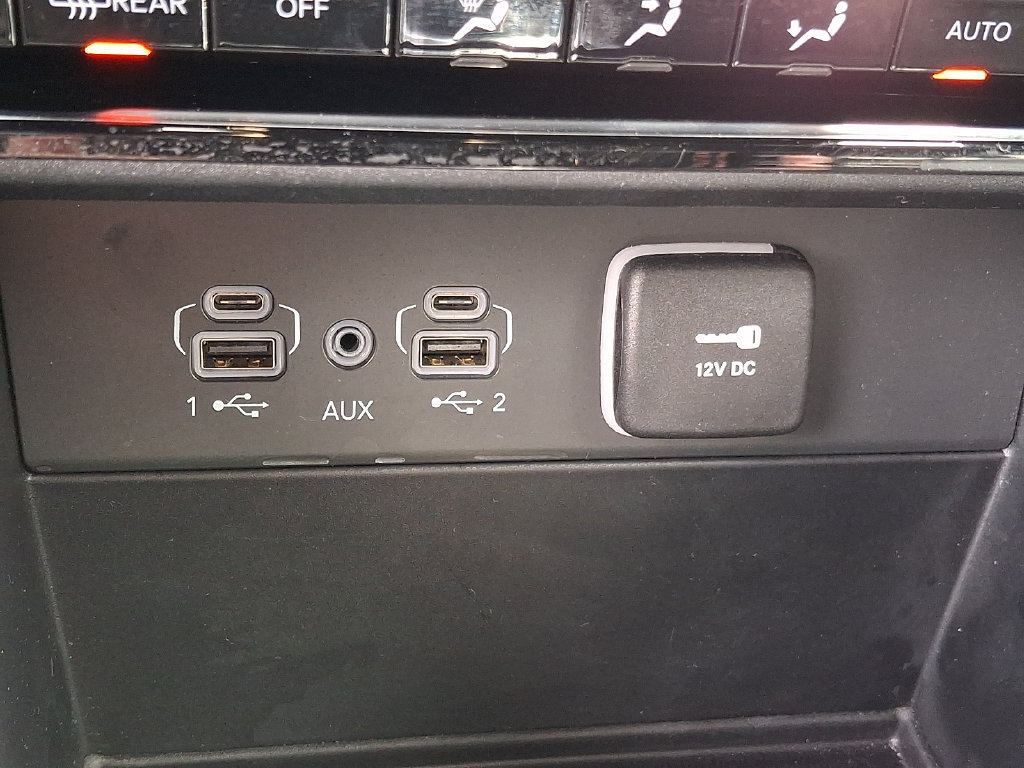 Certified 2025 Jeep Grand Cherokee Laredo AWD/4WD image 24