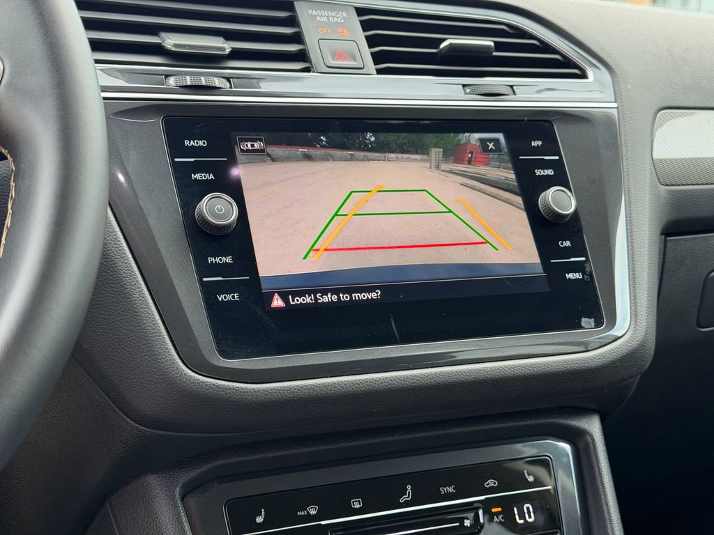 Certified 2023 Volkswagen Tiguan SE FWD image 18