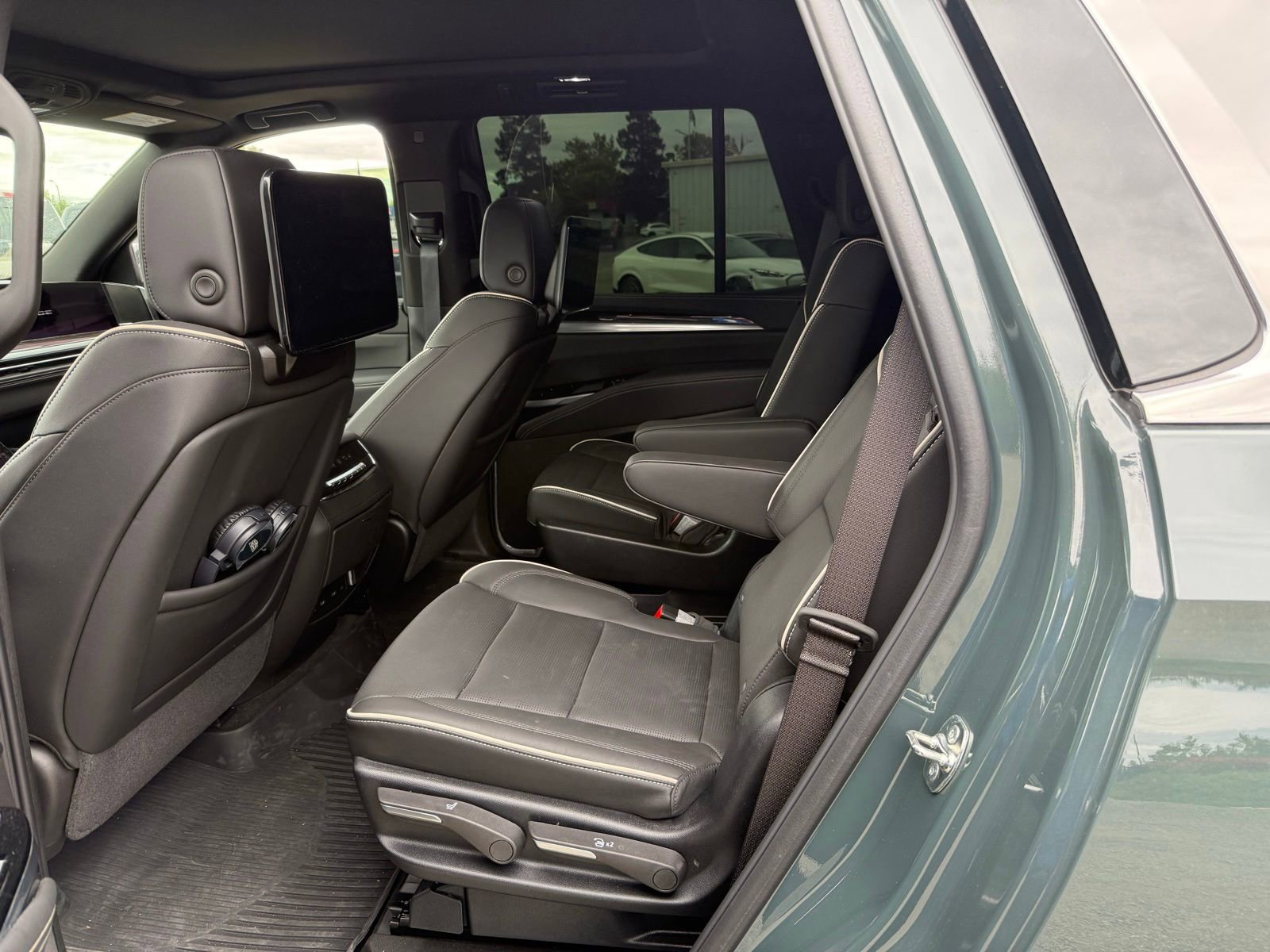 Used 2025 Cadillac Escalade Premium Luxury w/ LPO, Floor Liner Package image 13