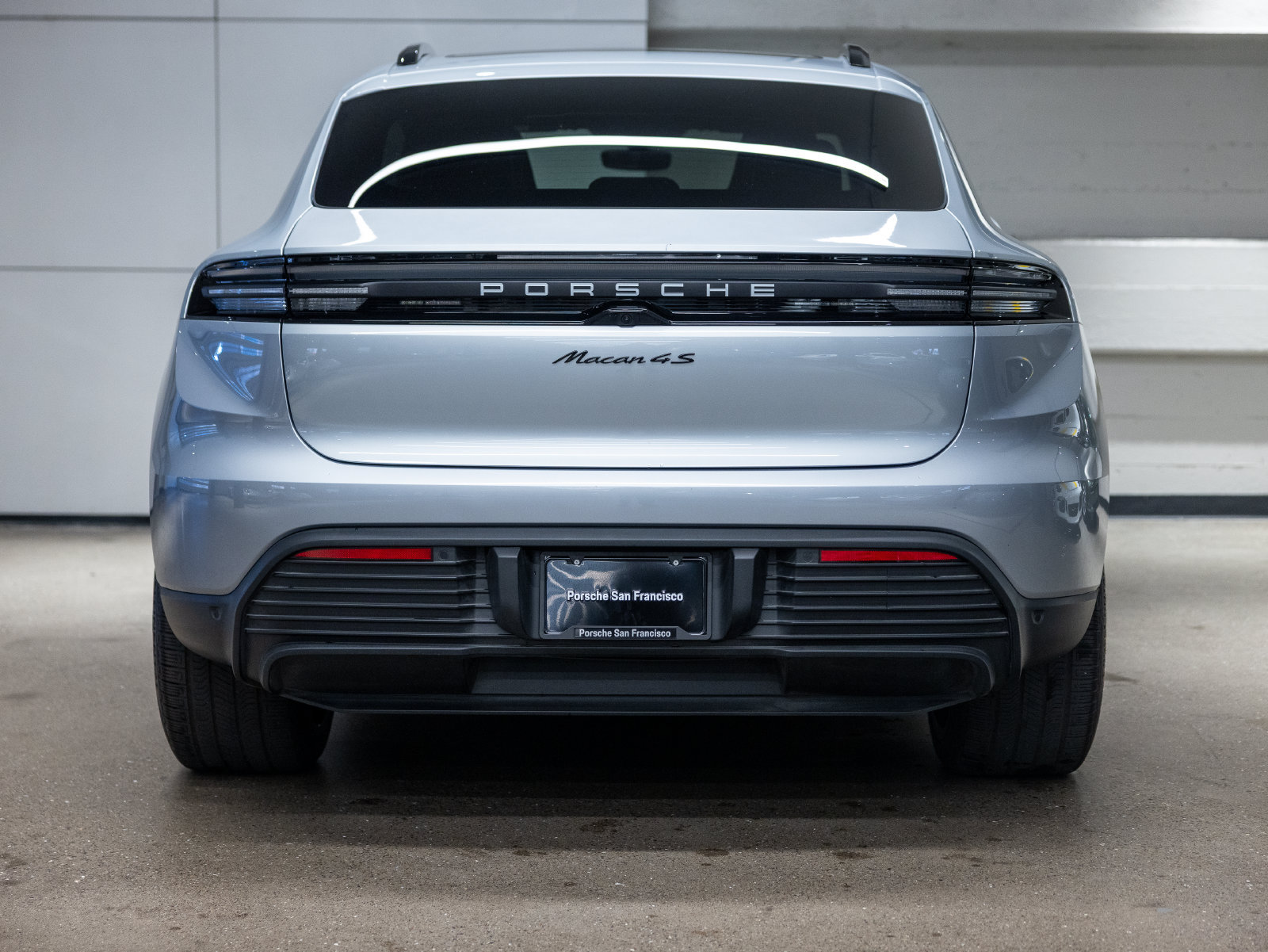 Certified 2025 Porsche Macan 4S Electric AWD/4WD image 21