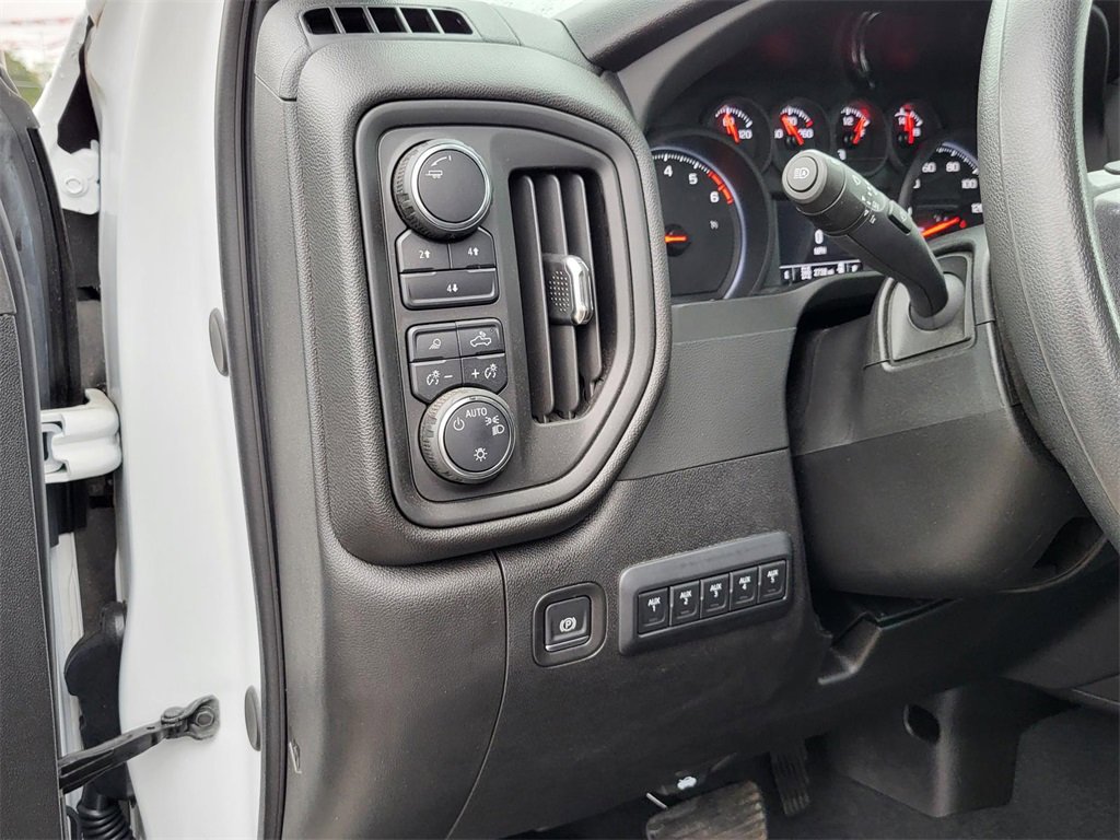 Used 2025 Chevrolet Silverado 2500 Custom w/ Custom Value Package image 18