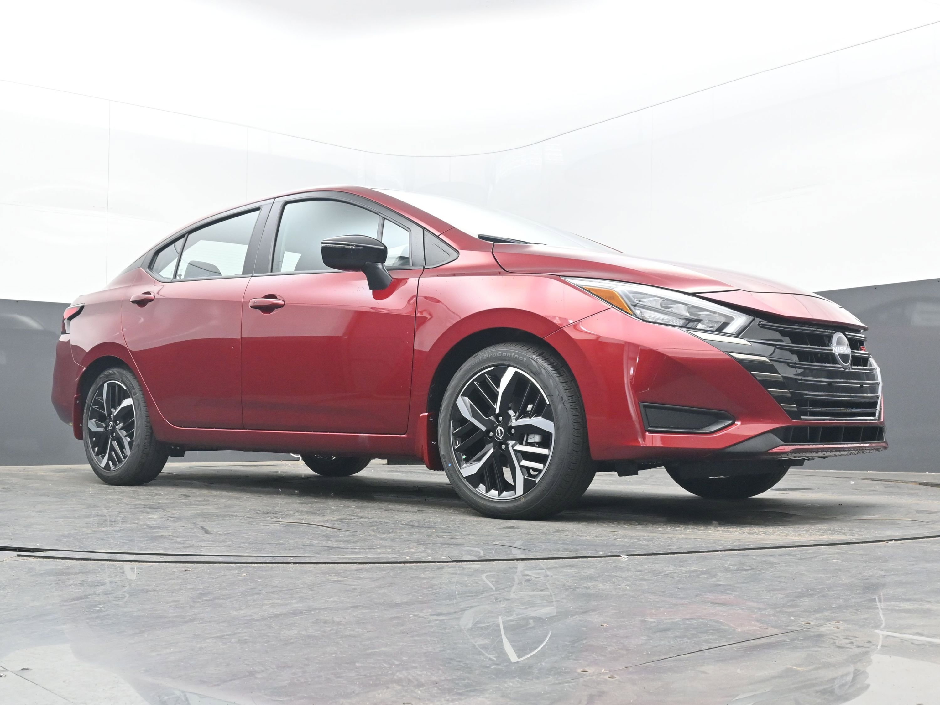 New 2025 Nissan Versa SR w/ Trunk Package image 21