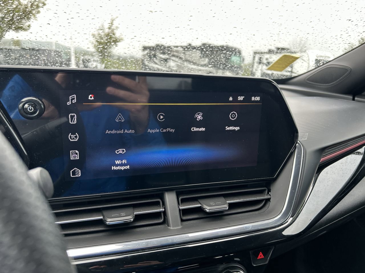 New 2025 Chevrolet Trax RS w/ Sunroof Package FWD image 27