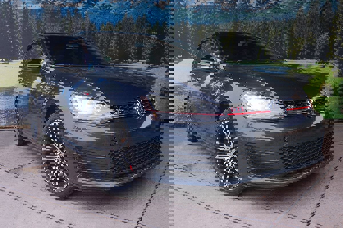 Used 2017 Volkswagen GTI Sport image 3