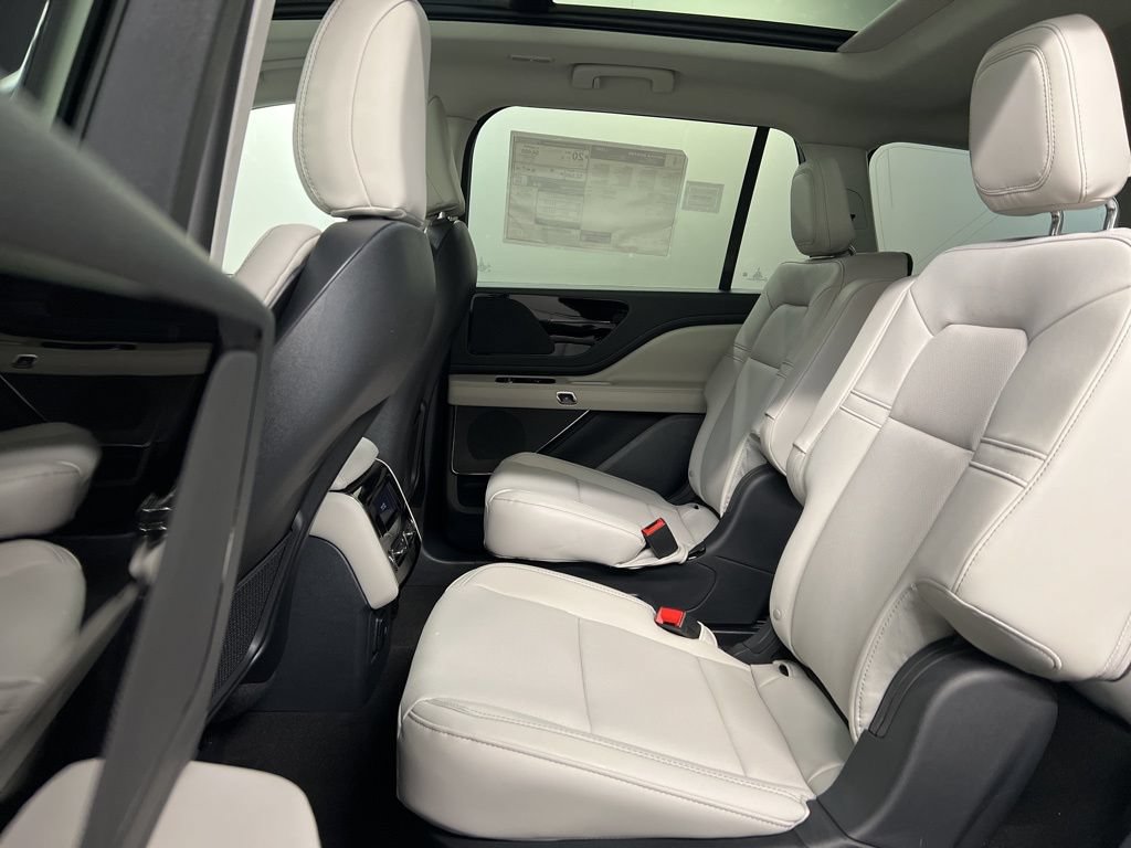 New 2026 Lincoln Aviator AWD image 34